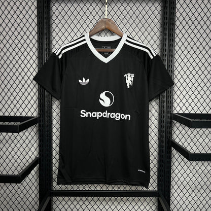 24/25 Manchester United Black Goalkeeper